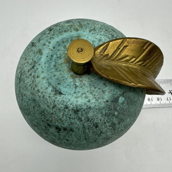 Vintage Brass Metal Apple Fruit Heavy Patina Paperweight MCM Figurine - Picture 5 of 9